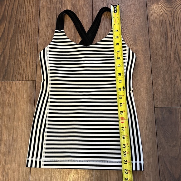 Lululemon black and white tank size 4 - Picture 3 of 6
